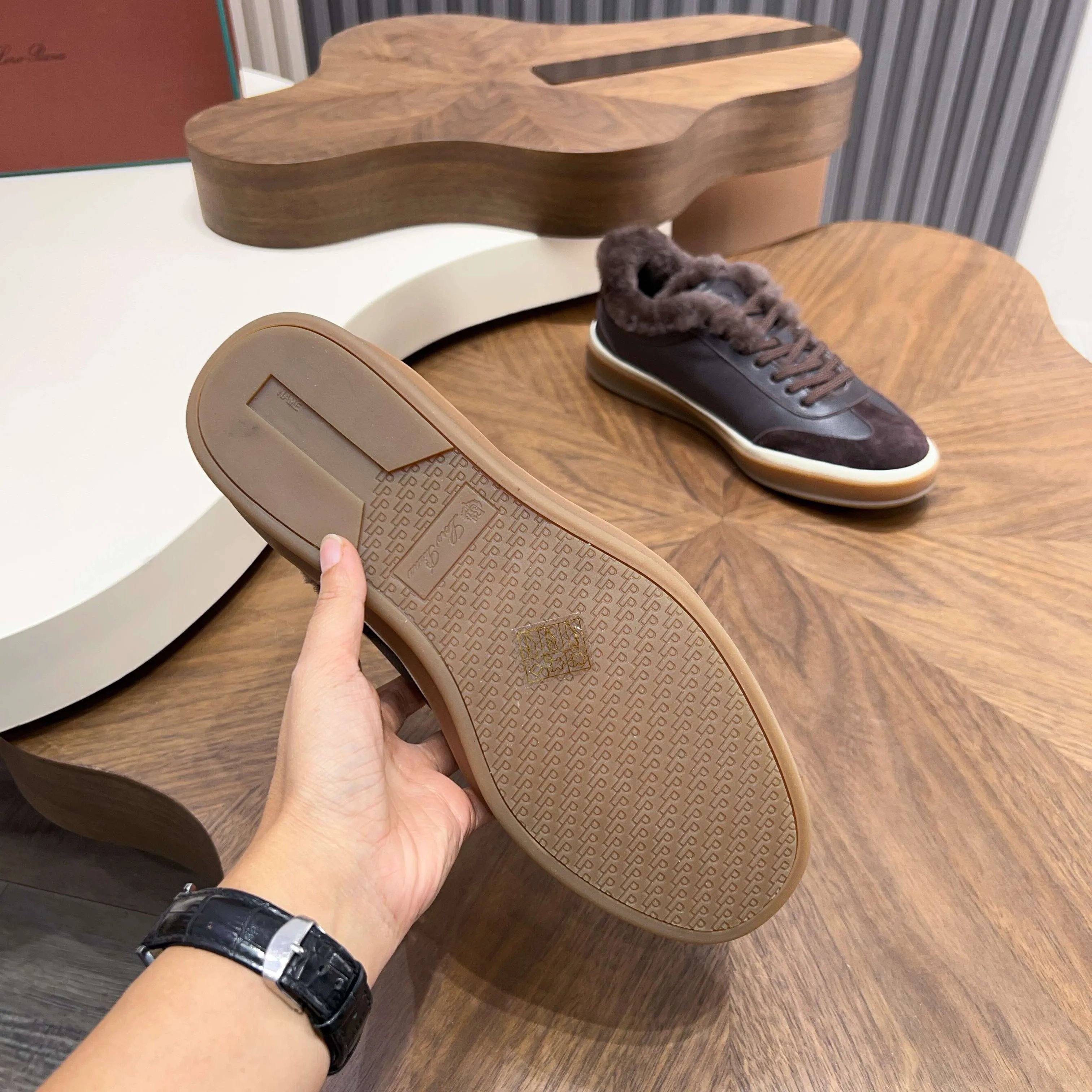 💰740 Loro Piana - Classic casual wool shoes, men's lace-up casual shoes and sneakers, high-quality lightweight and comfortable fabrics, suitable for outdoor leisure, the color is young and energetic, and it looks great with sportswear or casual suits! Code number: 39-44 (45, 46, can be customized)